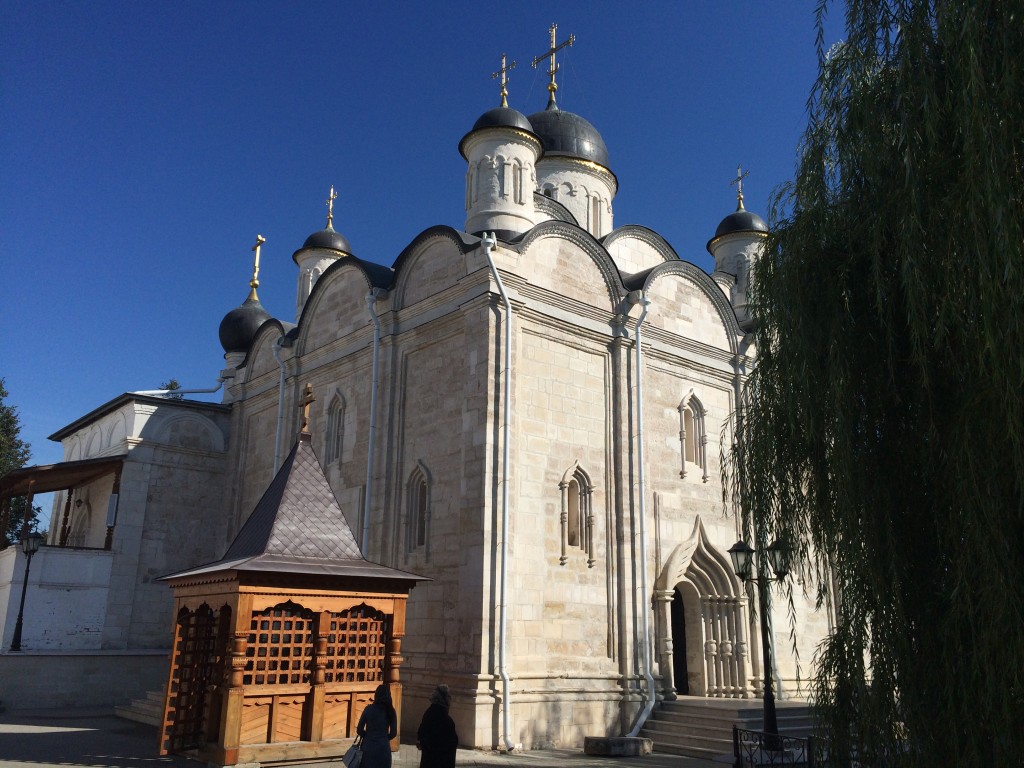 Позитивные эмоции и атмосфера Введенского монастыря