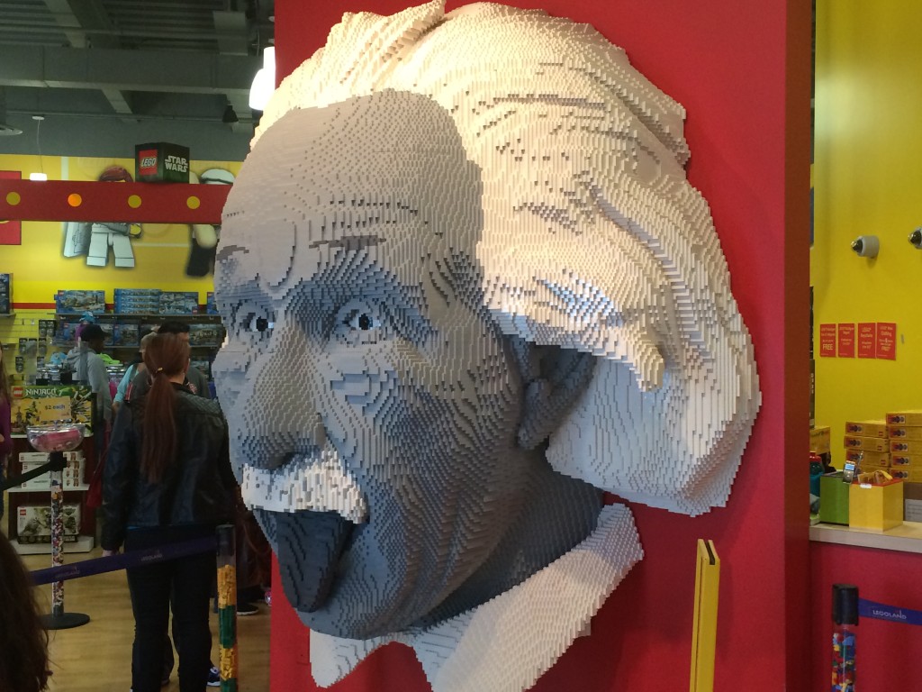 Альберт Эйнштейн из Lego